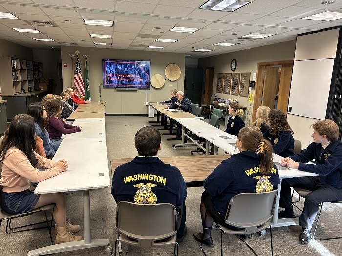 Representative Rick Larsen with Mount Baker ASB and FFA students